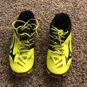 Mizuno volleyball shoes